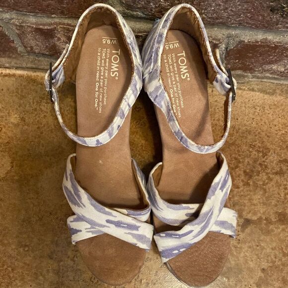 TOMS Sienna blue and white tribal ikat print platform wedge‎ sandals - Picture 5 of 9